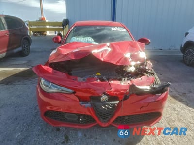 Piąte zdjęcie samochodu w środku: 2020 ALFA ROMEO GIULIA TI VIN:ZARFANBN1L7631807 - miniatura