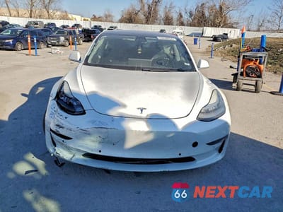 Piąte zdjęcie samochodu w środku: 2019 TESLA MODEL 3 VIN:5YJ3E1EB6KF433258 - miniatura