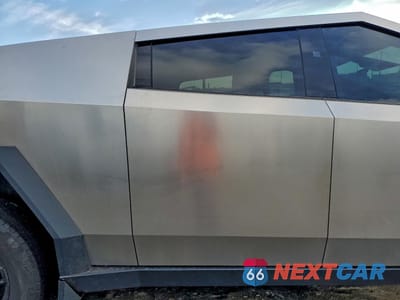 Zdjęcie 10 z 13 samochodu: 2024 TESLA CYBERTRUCK VIN:7G2CEHED8RA056642 - miniatura