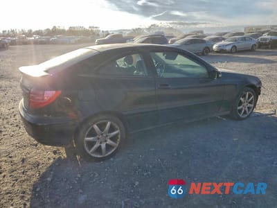 Trzecie zdjęcie samochodu z tyłu: 2004 MERCEDES-BENZ C 230K SPORT COUPE VIN:WDBRN40J14A566854 - miniatura