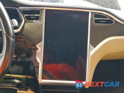 Zdjęcie 9 z 12 samochodu: 2013 TESLA MODEL S VIN:5YJSA1DG2DFP03528 - miniatura