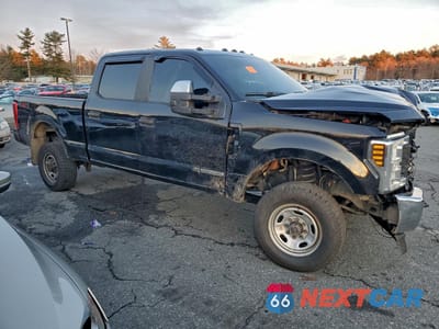 Czwarte zdjęcie samochodu z boku: 2019 FORD F350 SUPER DUTY VIN:1FT8W3BT8KEF74796 - miniatura