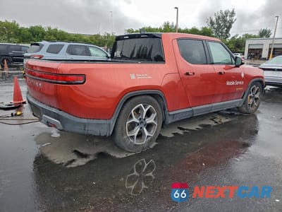 Trzecie zdjęcie samochodu z tyłu: 2023 RIVIAN R1T ADVENTURE VIN:7FCTGAAA7PN020615 - miniatura