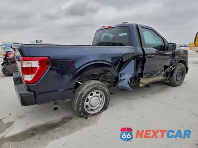 Trzecie zdjęcie samochodu z tyłu: 2023 FORD F150 VIN:1FTMF1C55PKF45509 - miniatura
