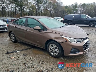 Czwarte zdjęcie samochodu z boku: 2019 CHEVROLET CRUZE LS VIN:1G1BC5SM2K7137294 - miniatura