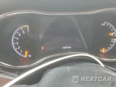 Zdjęcie 9 z 14 samochodu: 2015 JEEP GRAND CHEROKEE LIMITED VIN:1C4RJEBG6FC714220 - miniatura
