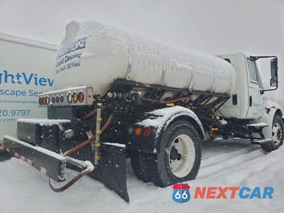 Czwarte zdjęcie samochodu z boku: 2005 INTERNATIONAL 4300 DE-ICER TRUCK VIN:1HTMMAAM35H686253 - miniatura