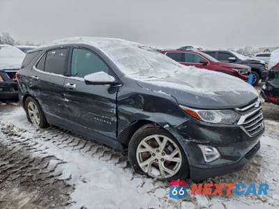 Czwarte zdjęcie samochodu z boku: 2021 CHEVROLET EQUINOX PREMIER VIN:2GNAXXEV4M6140263 - miniatura