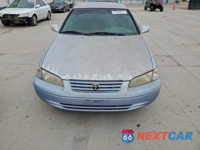 Piąte zdjęcie samochodu w środku: 1998 TOYOTA CAMRY CE VIN:JT2BG22K7W0109619 - miniatura