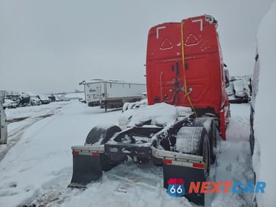 Czwarte zdjęcie samochodu z boku: 2019 FREIGHTLINER CASCADIA 126 SEMI TRUCK VIN:1FUJHHDR5KLKH4160 - miniatura