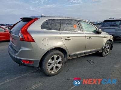 Trzecie zdjęcie samochodu z tyłu: 2013 VOLVO XC60 VIN:YV4940DZXD2414916 - miniatura
