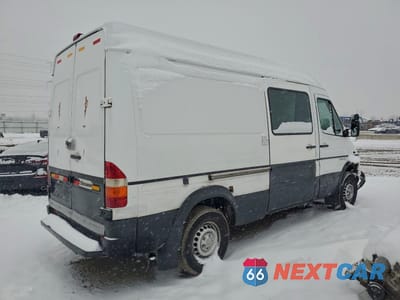 Trzecie zdjęcie samochodu z tyłu: 2004 DODGE SPRINTER 2500 DELIVERY VAN VIN:WD2PD644145689234 - miniatura