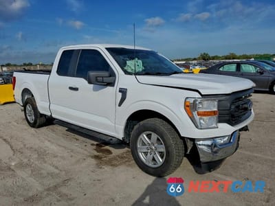 Czwarte zdjęcie samochodu z boku: 2021 FORD F150 SUPER CAB VIN:1FTEX1CB2MKE72943 - miniatura