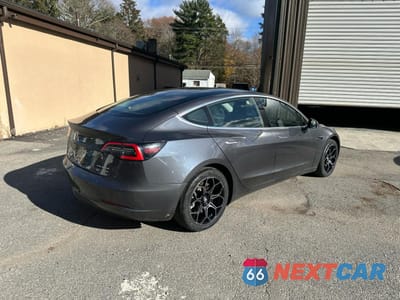 Czwarte zdjęcie samochodu z boku: 2018 TESLA MODEL 3 VIN:5YJ3E1EB1JF119497 - miniatura
