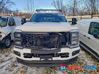 Piąte zdjęcie samochodu w środku: 2026 FORD F350 SUPER DUTY VIN:1FT8X3BN7TEC83724 - miniatura