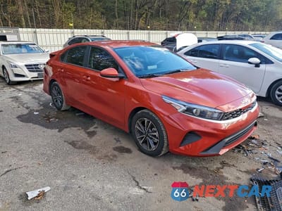 Czwarte zdjęcie samochodu z boku: 2024 KIA FORTE LXS VIN:3KPF24AD8RE717117 - miniatura