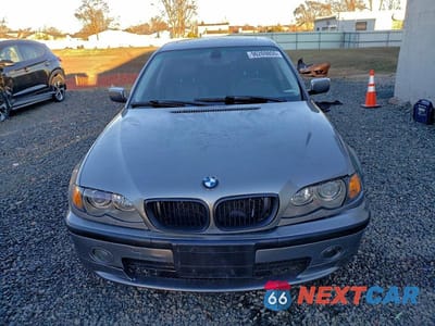 Piąte zdjęcie samochodu w środku: 2003 BMW 330 XI VIN:WBAEW53493PN31643 - miniatura