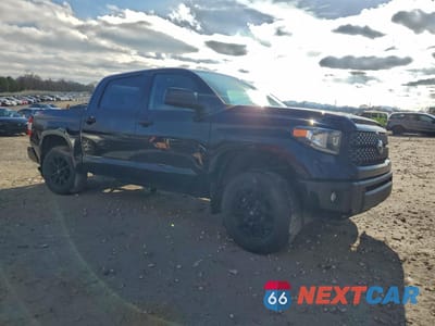 Czwarte zdjęcie samochodu z boku: 2021 TOYOTA TUNDRA CREWMAX SR5 VIN:5TFDY5F11MX031939 - miniatura