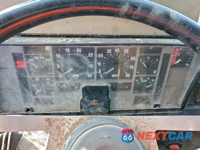 Zdjęcie 8 z 10 samochodu: 1995 INTERNATIONAL 4900 FUEL / LUBE TRUCK VIN:1HTSDAAN4SH633928 - miniatura