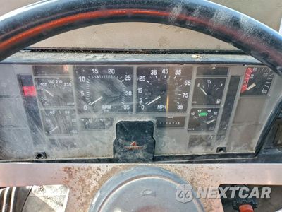Zdjęcie 8 z 10 samochodu: 1995 INTERNATIONAL 4900 FUEL / LUBE TRUCK VIN:1HTSDAAN4SH633928 - miniatura