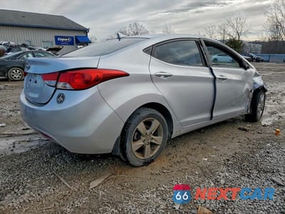 Trzecie zdjęcie samochodu z tyłu: 2012 HYUNDAI ELANTRA GLS VIN:KMHDH4AE2CU460569 - miniatura