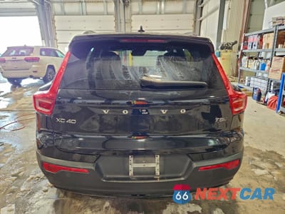 Zdjęcie 6 z 15 samochodu: 2021 VOLVO XC40 T5 R-DESIGN VIN:YV4162UMXM2444439 - miniatura