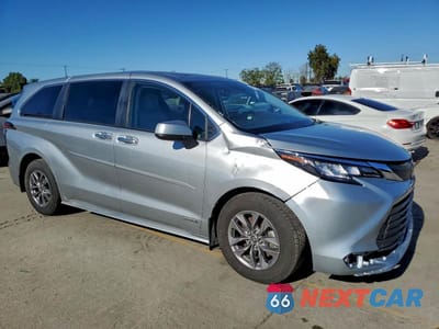 Czwarte zdjęcie samochodu z boku: 2021 TOYOTA SIENNA XLE VIN:5TDYRKEC2MS029736 - miniatura