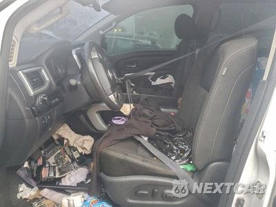 Zdjęcie 7 z 12 samochodu: 2017 NISSAN TITAN SV VIN:1N6AA1E54HN573619 - miniatura