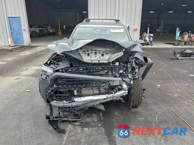 Piąte zdjęcie samochodu w środku: 2025 TOYOTA 4RUNNER SR5 VIN:JTEVA5AR3S5005062 - miniatura