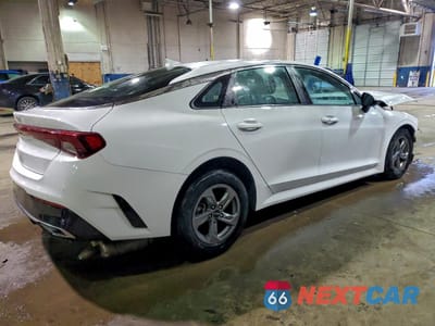 Trzecie zdjęcie samochodu z tyłu: 2023 KIA K5 LXS VIN:5XXG14J27PG219078 - miniatura