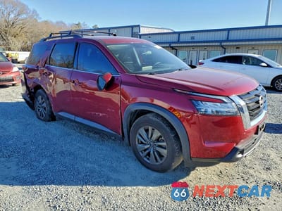 Czwarte zdjęcie samochodu z boku: 2022 NISSAN PATHFINDER SV VIN:5N1DR3BC1NC260585 - miniatura