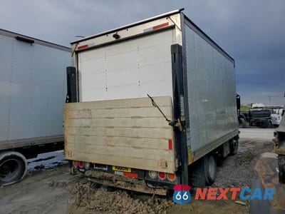 Czwarte zdjęcie samochodu z boku: 2016 ISUZU NPR BOX TRUCK VIN:JALB4W172G7F00997 - miniatura