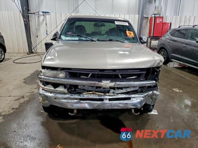 Piąte zdjęcie samochodu w środku: 2002 CHEVROLET SILVERADO K1500 VIN:2GCEK19T721243301 - miniatura