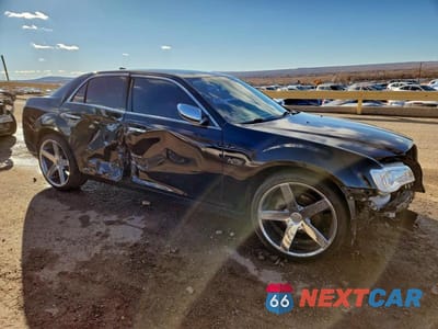 Czwarte zdjęcie samochodu z boku: 2018 CHRYSLER 300 LIMITED VIN:2C3CCAEG3JH127021 - miniatura