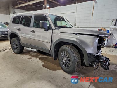 Czwarte zdjęcie samochodu z boku: 2025 TOYOTA LAND CRUISER BASE VIN:JTEABFAJ6SK027439 - miniatura