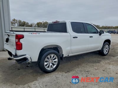 Trzecie zdjęcie samochodu z tyłu: 2025 CHEVROLET SILVERADO K1500 CUSTOM VIN:3GCPKBEK1SG354851 - miniatura