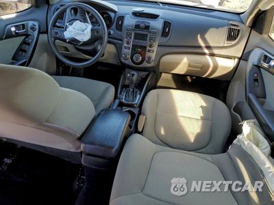 Zdjęcie 8 z 14 samochodu: 2013 KIA FORTE EX VIN:KNAFU5A22D5743714 - miniatura