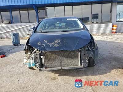 Piąte zdjęcie samochodu w środku: 2016 TOYOTA PRIUS THREE VIN:JTDKARFU8G3016556 - miniatura