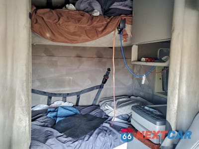 Zdjęcie 6 z 10 samochodu: 2006 VOLVO VNL SEMI TRUCK VIN:4V4NC9GHX6N420460 - miniatura