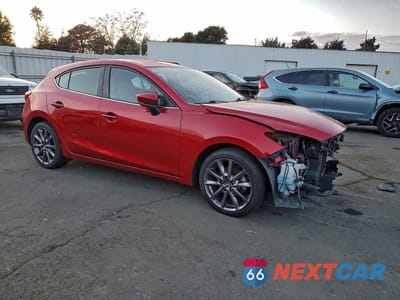 Czwarte zdjęcie samochodu z boku: 2018 MAZDA 3 TOURING VIN:3MZBN1L32JM210861 - miniatura