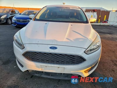 Piąte zdjęcie samochodu w środku: 2016 FORD FOCUS SE VIN:1FADP3F2XGL272237 - miniatura