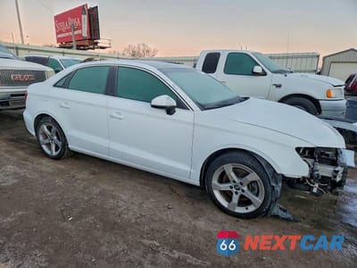 Czwarte zdjęcie samochodu z boku: 2019 AUDI A3 PREMIUM VIN:WAUAUGFF3KA087691 - miniatura