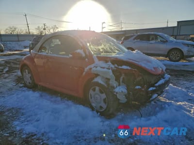 Czwarte zdjęcie samochodu z boku: 2005 VOLKSWAGEN NEW BEETLE GLS VIN:3VWCD31Y55M360017 - miniatura