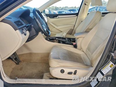 Zdjęcie 7 z 12 samochodu: 2015 VOLKSWAGEN PASSAT S VIN:1VWAS7A35FC085843 - miniatura