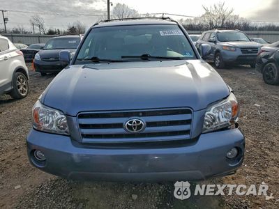 Piąte zdjęcie samochodu w środku: 2005 TOYOTA HIGHLANDER LIMITED VIN:JTEEP21A050132568 - miniatura