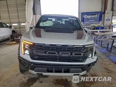 Piąte zdjęcie samochodu w środku: 2025 FORD F150 RAPTOR VIN:1FTFW1RG8SFC13101 - miniatura