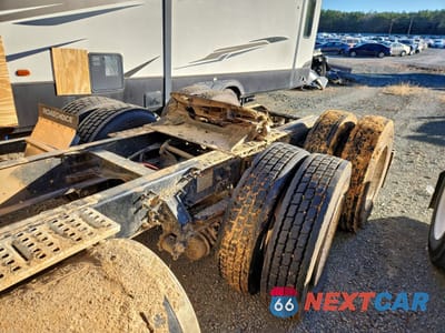 Zdjęcie 9 z 10 samochodu: 2013 VOLVO VNL SEMI TRUCK VIN:4V4NC9EJ3DN568713 - miniatura