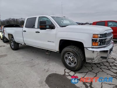 Czwarte zdjęcie samochodu z boku: 2019 CHEVROLET SILVERADO K2500 HEAVY DUTY VIN:1GC1KREG1KF182624 - miniatura