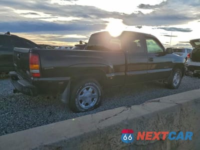 Trzecie zdjęcie samochodu z tyłu: 2003 GMC SIERRA K1500 DENALI VIN:2GTFK69U731158258 - miniatura