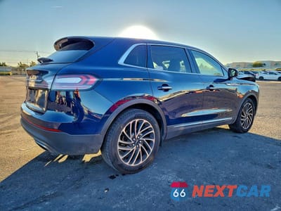 Trzecie zdjęcie samochodu z tyłu: 2019 LINCOLN NAUTILUS RESERVE VIN:2LMPJ6L90KBL21420 - miniatura